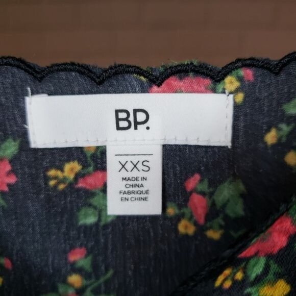 BP. Floral Scalloped Satin Camisole - Picture 5 of 7